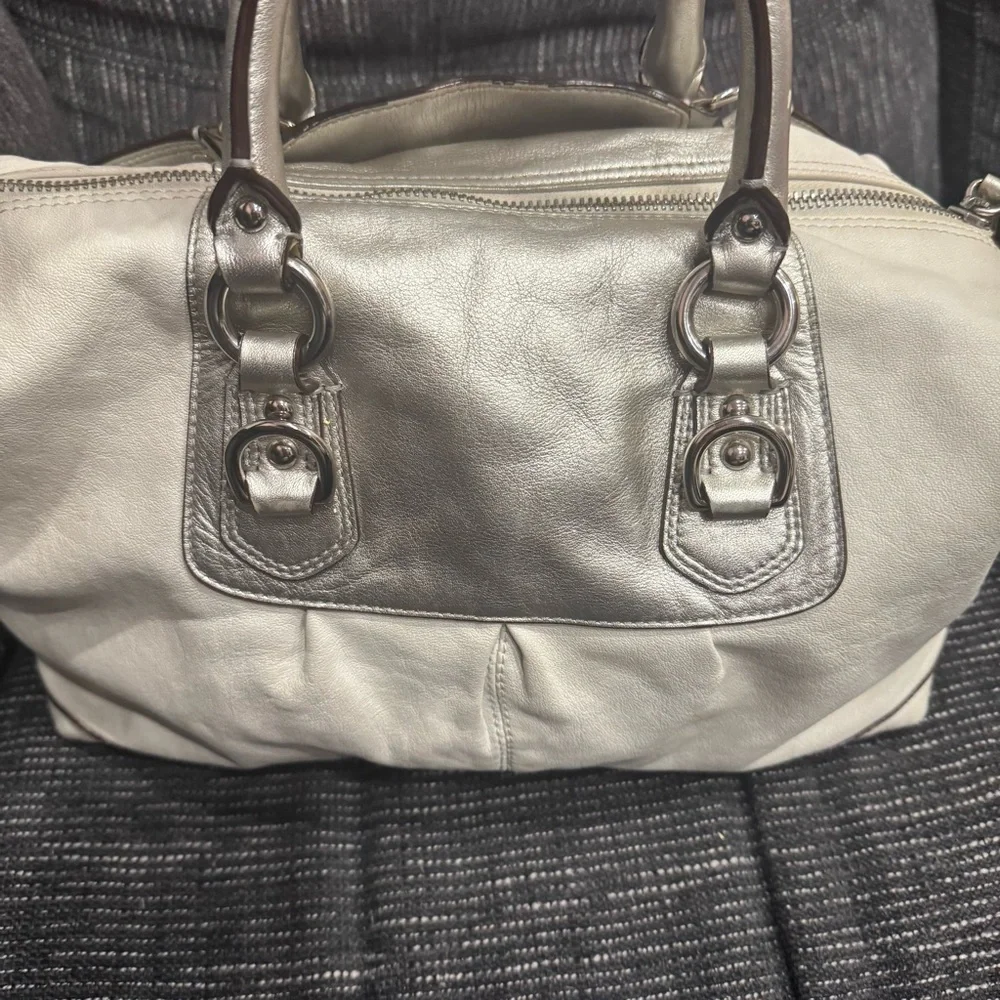 Coach Metallic Silver and Cream Satchel - excellent condition - Picture 3 of 16